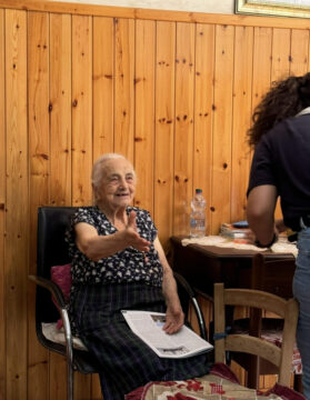 Relative meeting american family members for the first time in Mendicino Calabria