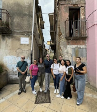 Guided walk with locals on ancestry trip in Polestina Calabria