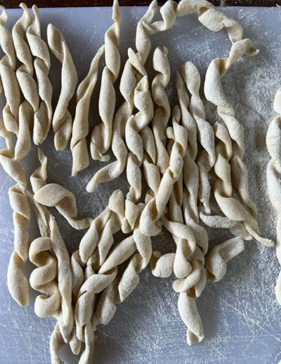 Fileja pasta making during the Tropea cooking class