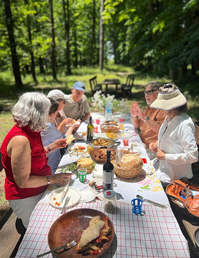 Guests enjoying their countryside picnic at Monte Poro